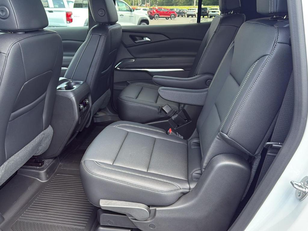 new 2026 Chevrolet Traverse car, priced at $47,425