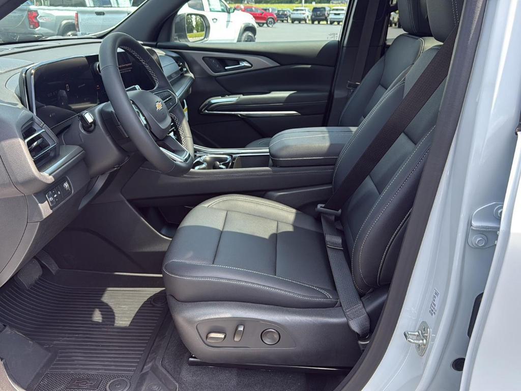 new 2026 Chevrolet Traverse car, priced at $47,425