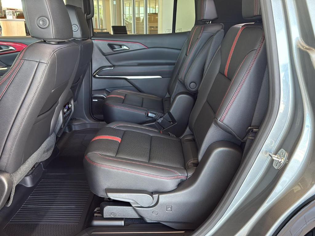 new 2026 Chevrolet Traverse car, priced at $59,220