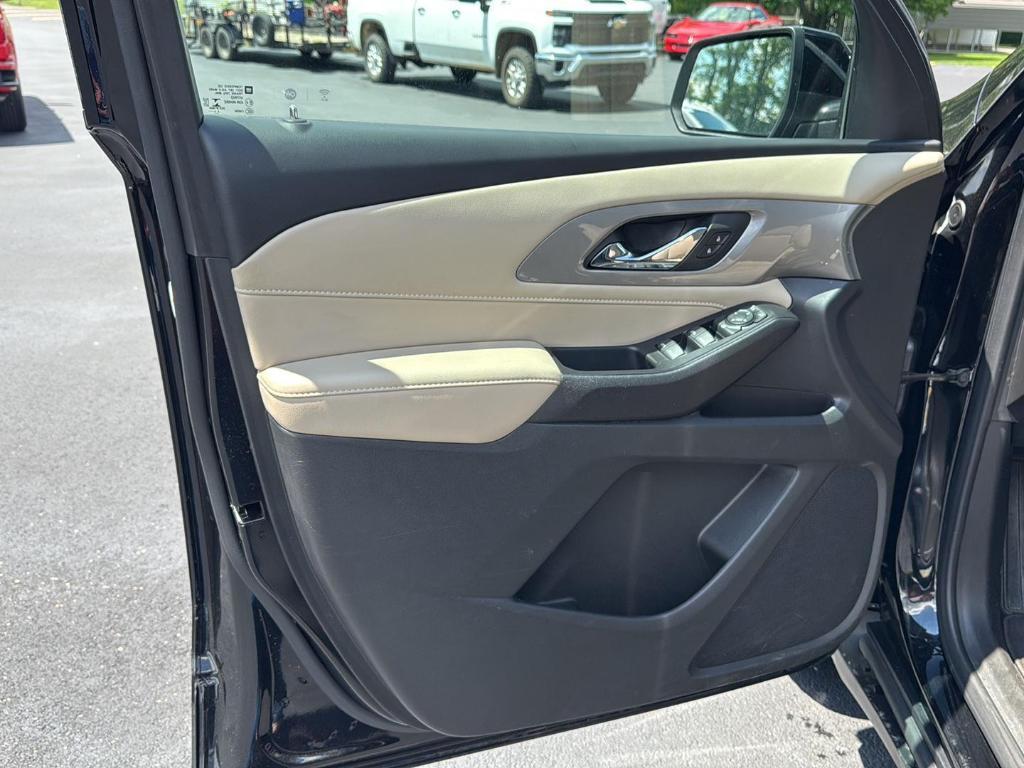 used 2022 Chevrolet Traverse car, priced at $29,800