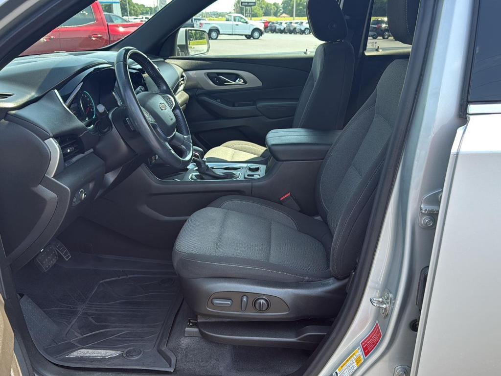 used 2022 Chevrolet Traverse car, priced at $29,595