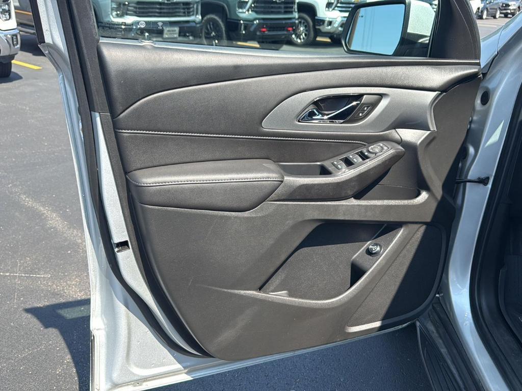 used 2022 Chevrolet Traverse car, priced at $29,595