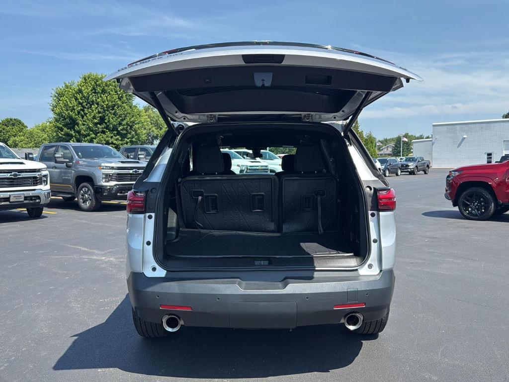 used 2022 Chevrolet Traverse car, priced at $29,595