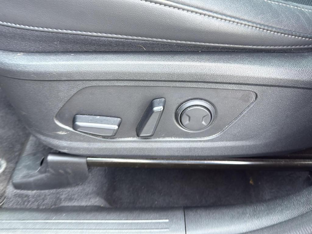 used 2023 Kia Sorento car, priced at $33,434