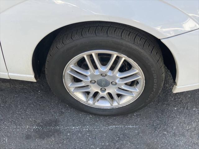 used 2003 Ford Focus car, priced at $1,295