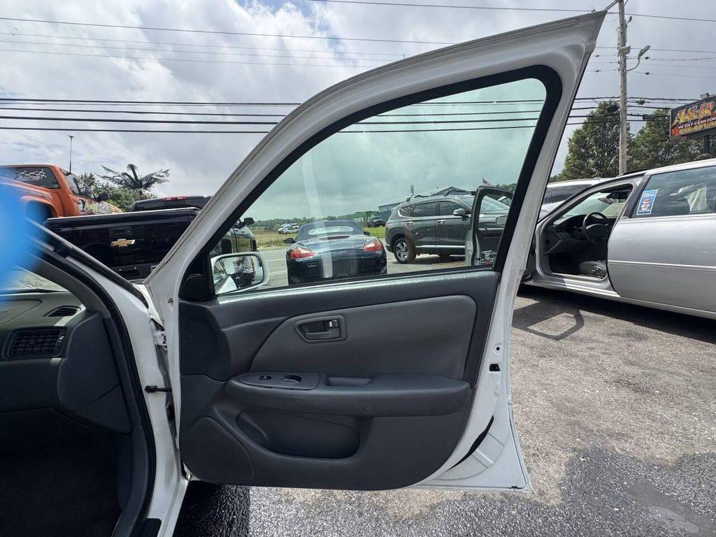 used 1998 Toyota Camry car, priced at $1,895