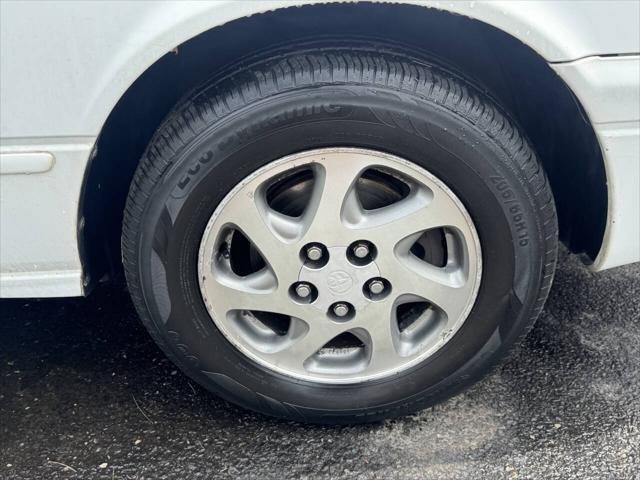 used 1998 Toyota Camry car, priced at $1,895