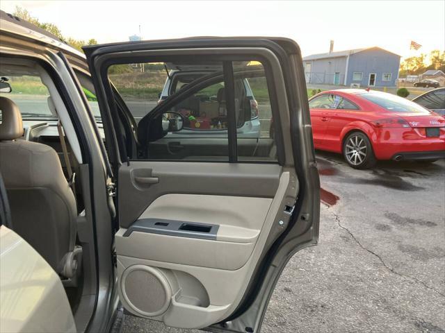 used 2007 Jeep Compass car, priced at $2,995