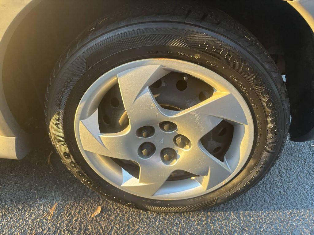 used 2005 Pontiac Vibe car, priced at $2,995