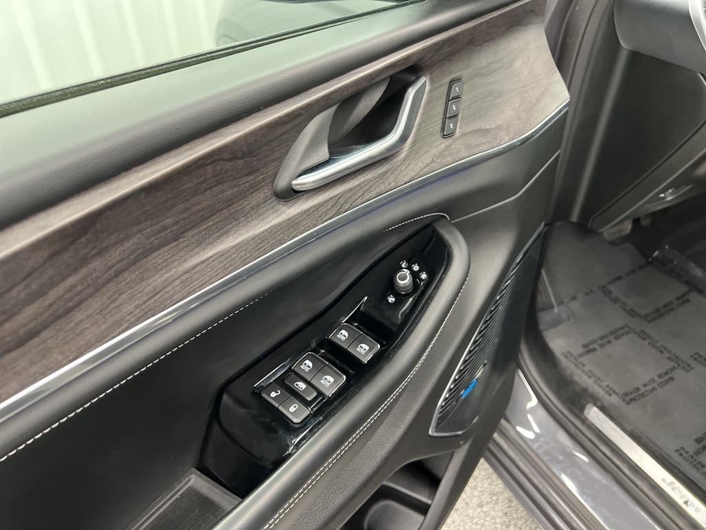 used 2022 Jeep Grand Cherokee car, priced at $33,354