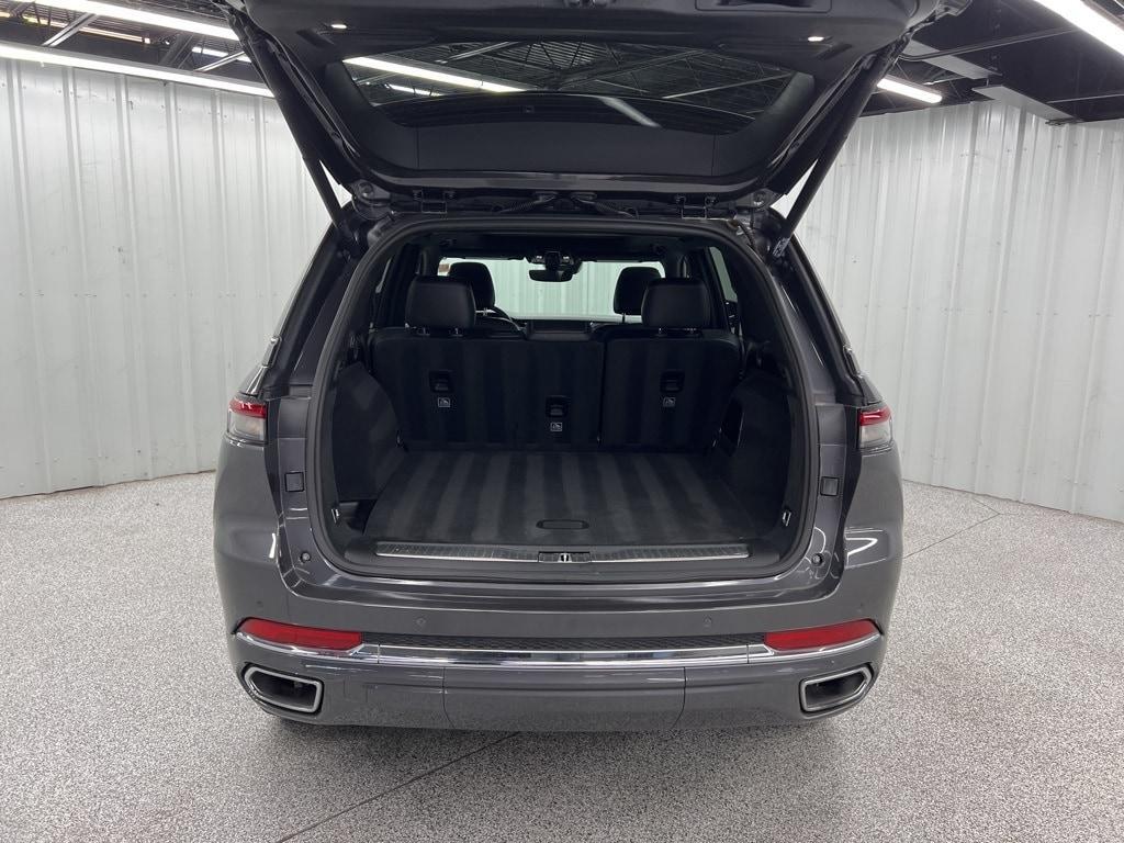 used 2022 Jeep Grand Cherokee car, priced at $33,354