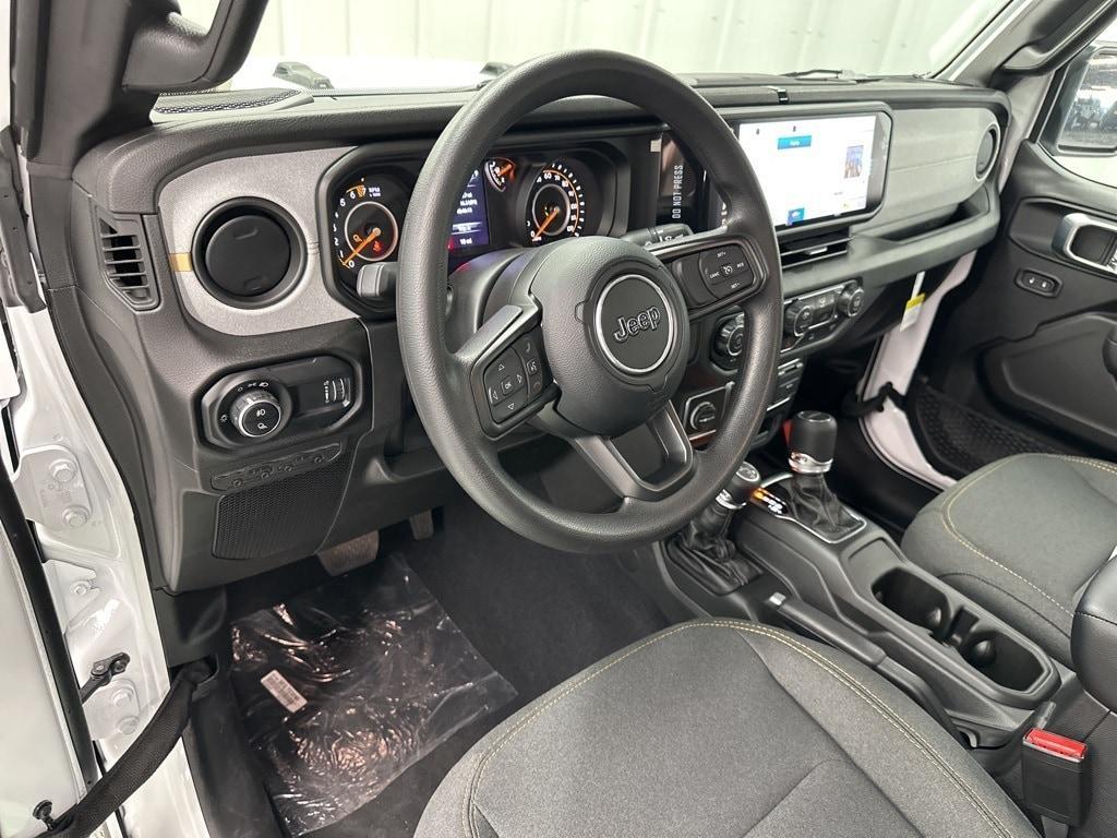 new 2025 Jeep Gladiator car, priced at $41,906