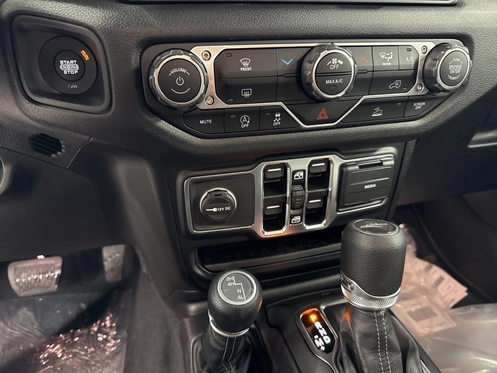 new 2025 Jeep Gladiator car, priced at $42,885