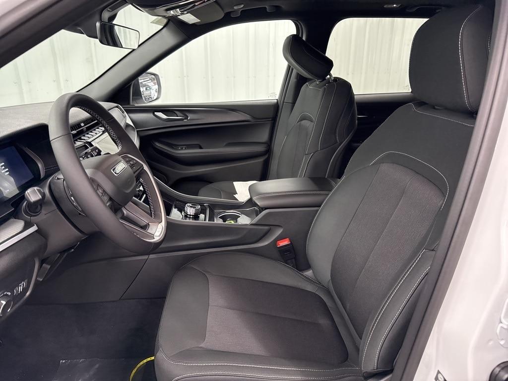 new 2025 Jeep Grand Cherokee car, priced at $33,509