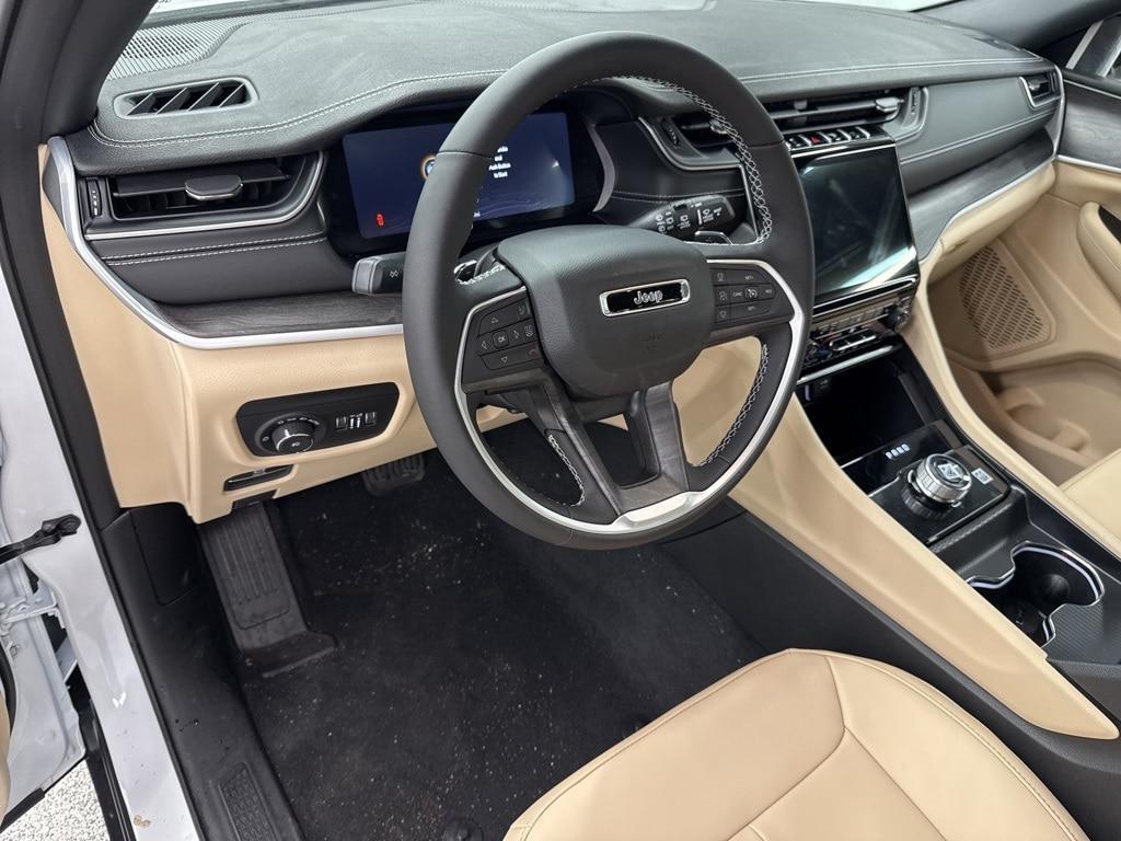 new 2025 Jeep Grand Cherokee car, priced at $44,140