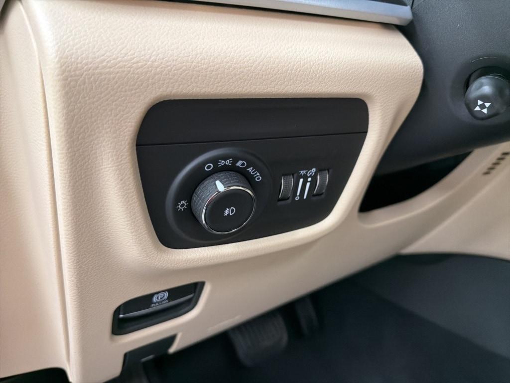 new 2025 Jeep Grand Cherokee car, priced at $49,685