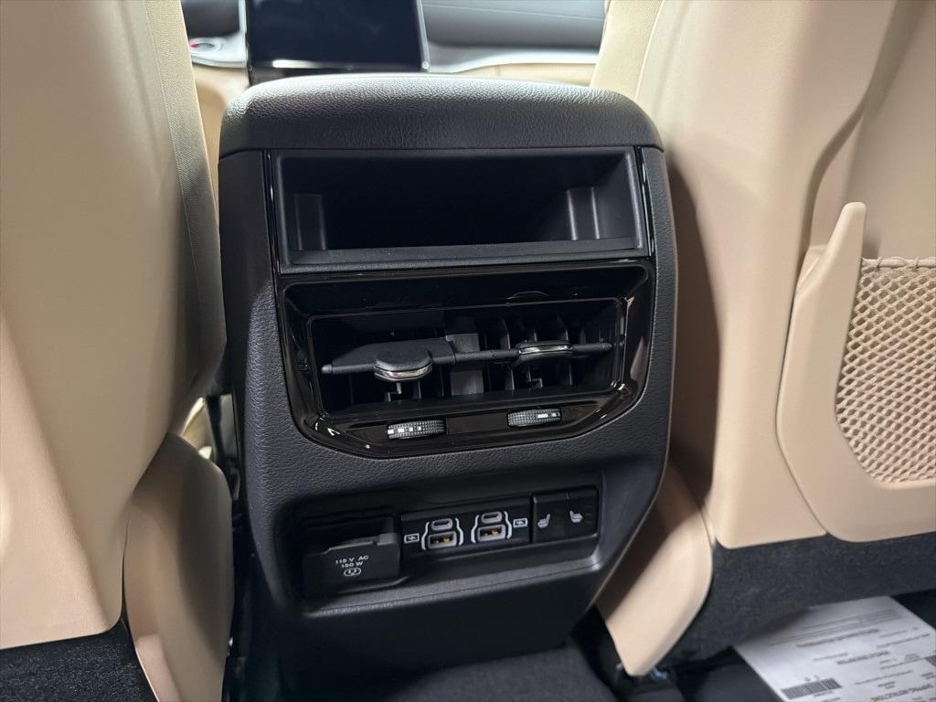 new 2025 Jeep Grand Cherokee car, priced at $49,685