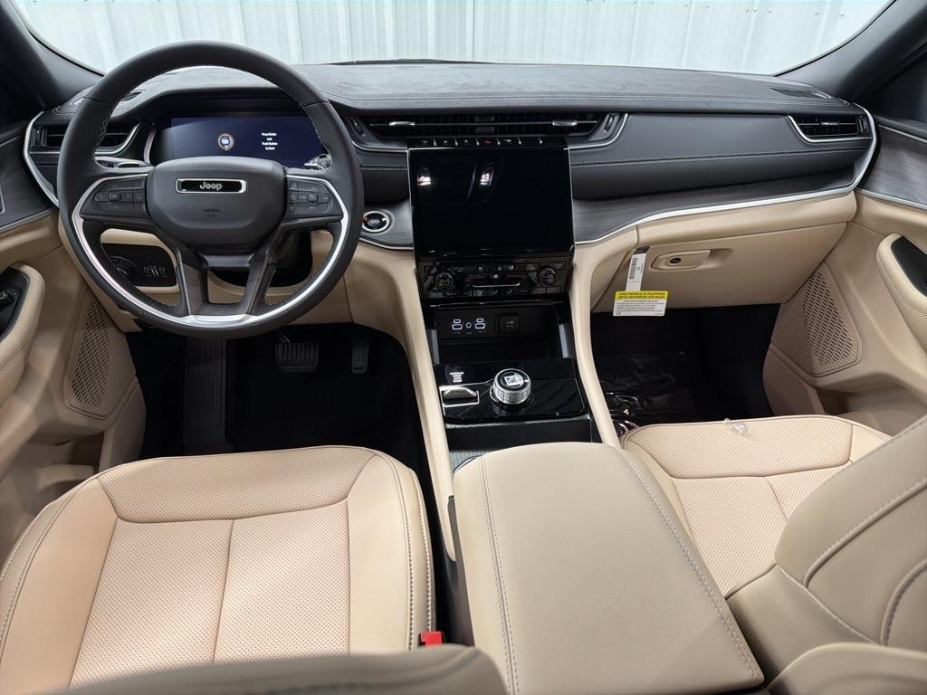 new 2025 Jeep Grand Cherokee car, priced at $49,685