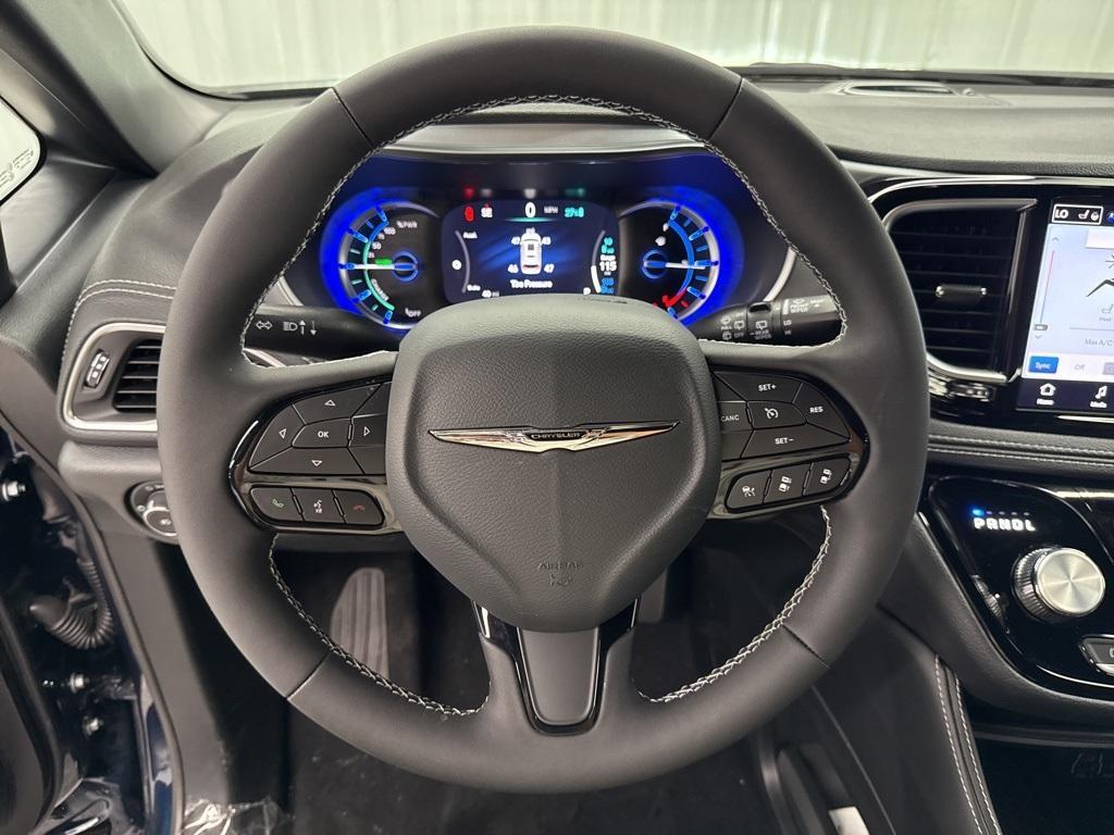 new 2025 Chrysler Pacifica Hybrid car, priced at $53,692