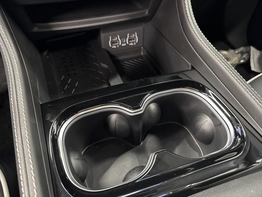 new 2025 Chrysler Pacifica Hybrid car, priced at $53,692