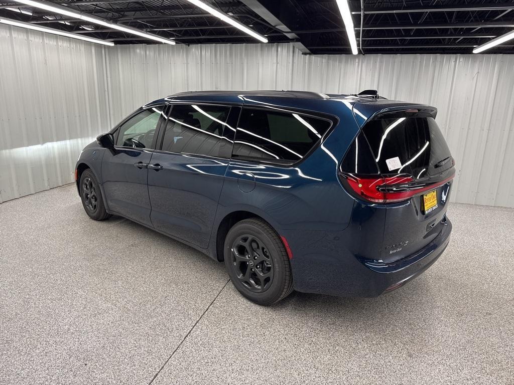 new 2025 Chrysler Pacifica Hybrid car, priced at $53,692