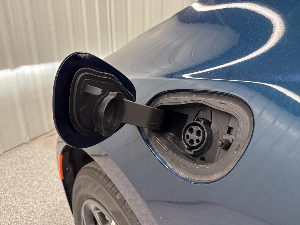 new 2025 Chrysler Pacifica Hybrid car, priced at $53,692
