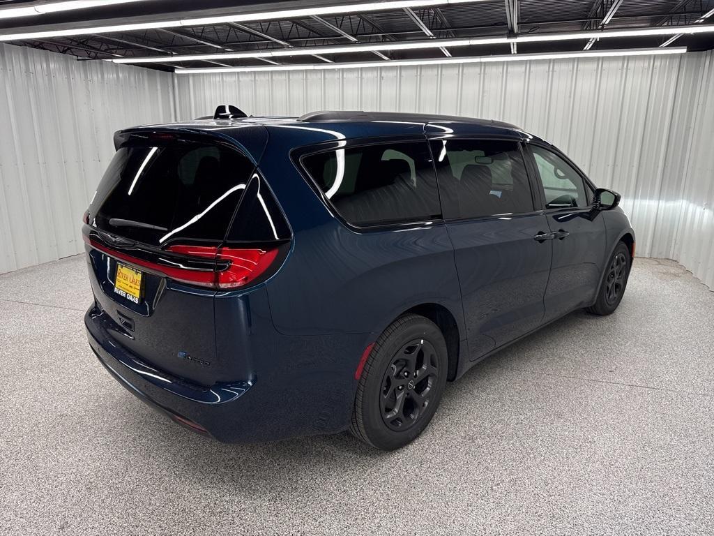 new 2025 Chrysler Pacifica Hybrid car, priced at $53,692