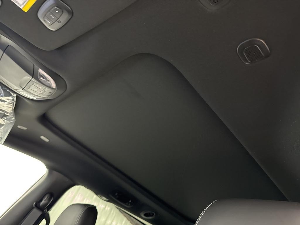new 2025 Chrysler Pacifica Hybrid car, priced at $53,692