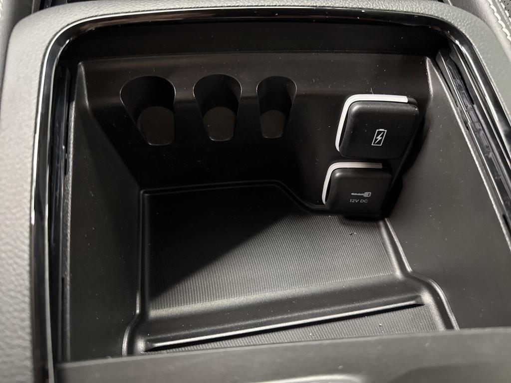 new 2025 Chrysler Pacifica Hybrid car, priced at $53,692