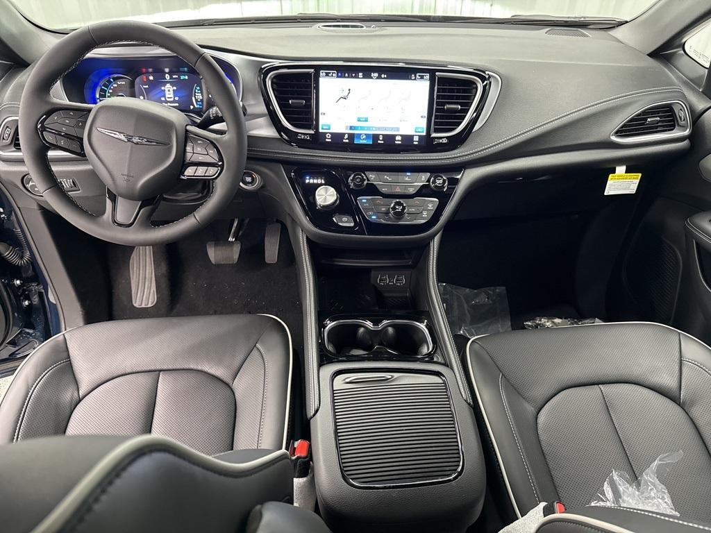 new 2025 Chrysler Pacifica Hybrid car, priced at $53,692
