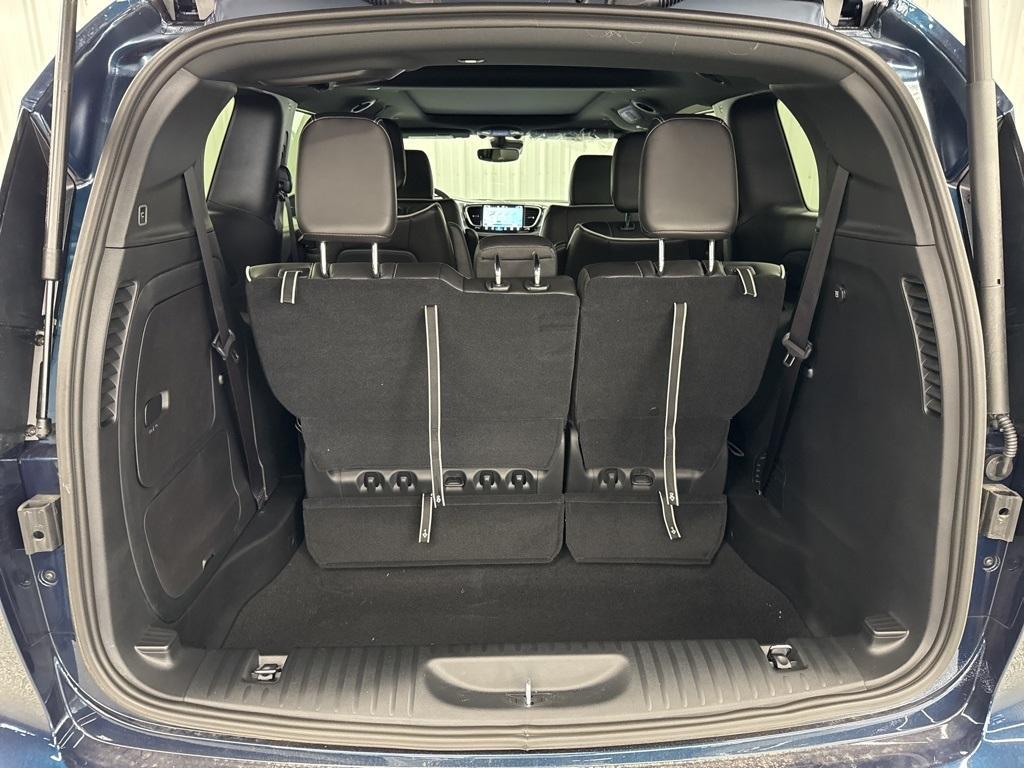 new 2025 Chrysler Pacifica Hybrid car, priced at $53,692