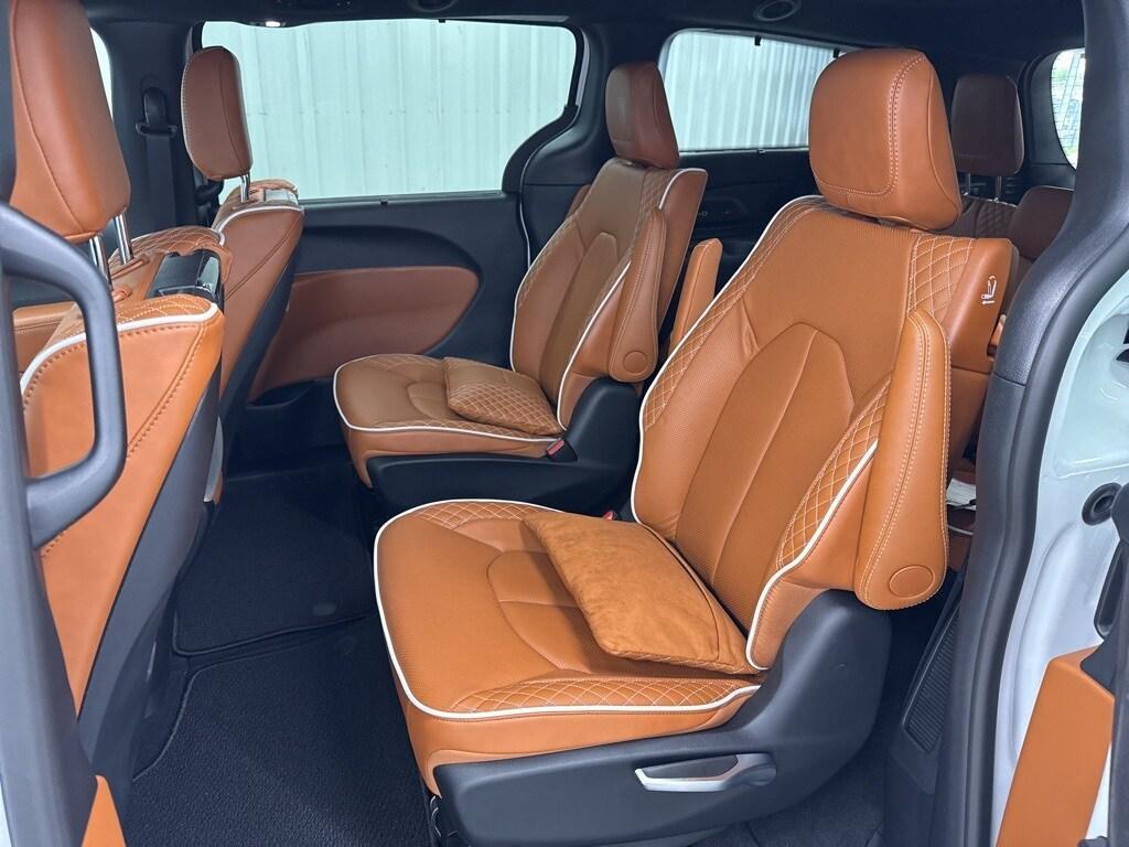new 2025 Chrysler Pacifica car, priced at $53,225
