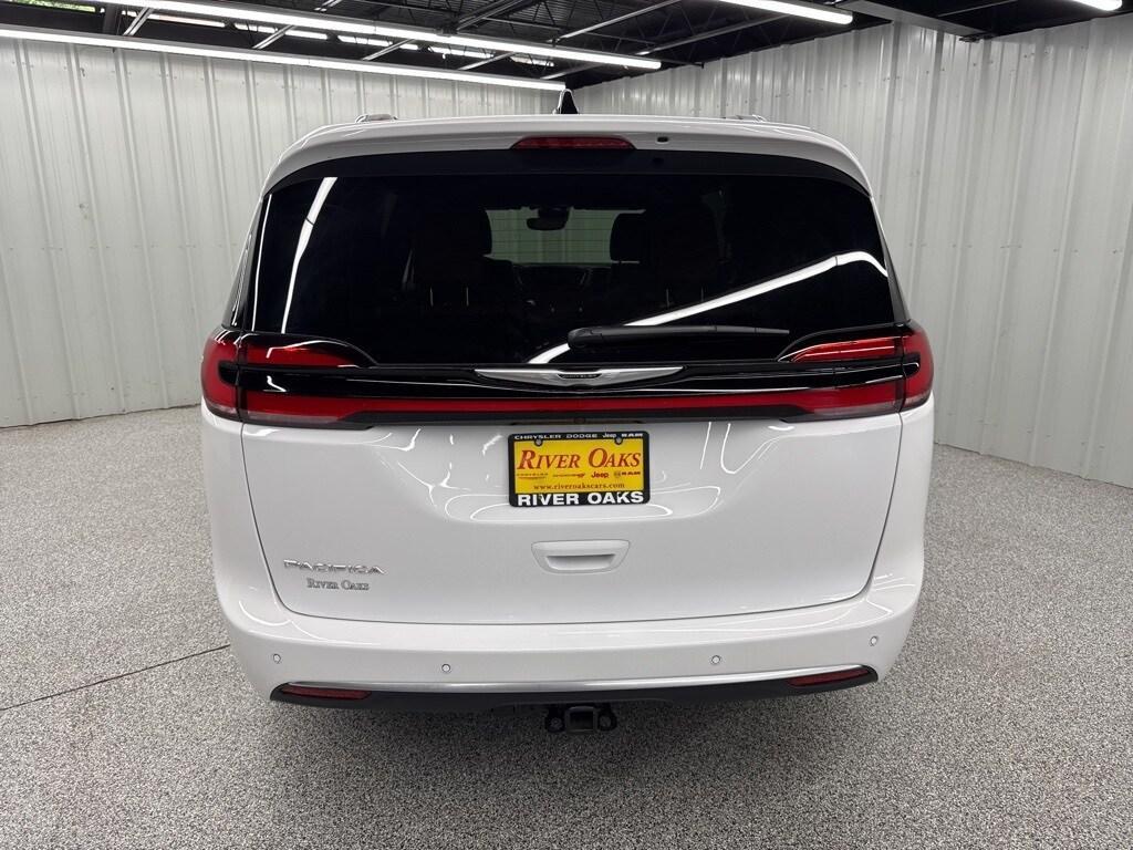 new 2025 Chrysler Pacifica car, priced at $53,225