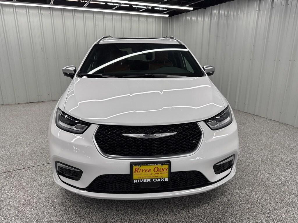 new 2025 Chrysler Pacifica car, priced at $53,225