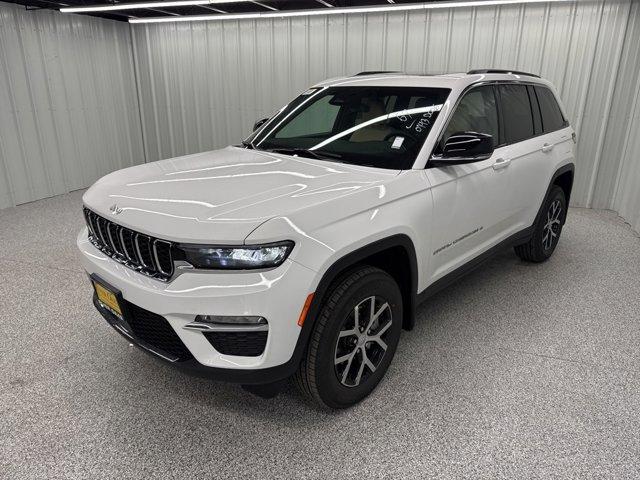 new 2025 Jeep Grand Cherokee car, priced at $45,140