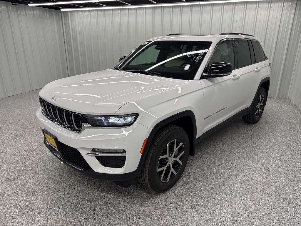 new 2025 Jeep Grand Cherokee car, priced at $43,186