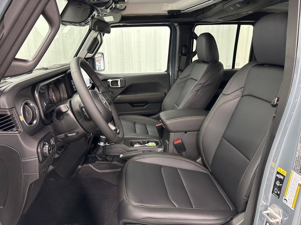 new 2025 Jeep Gladiator car, priced at $45,981