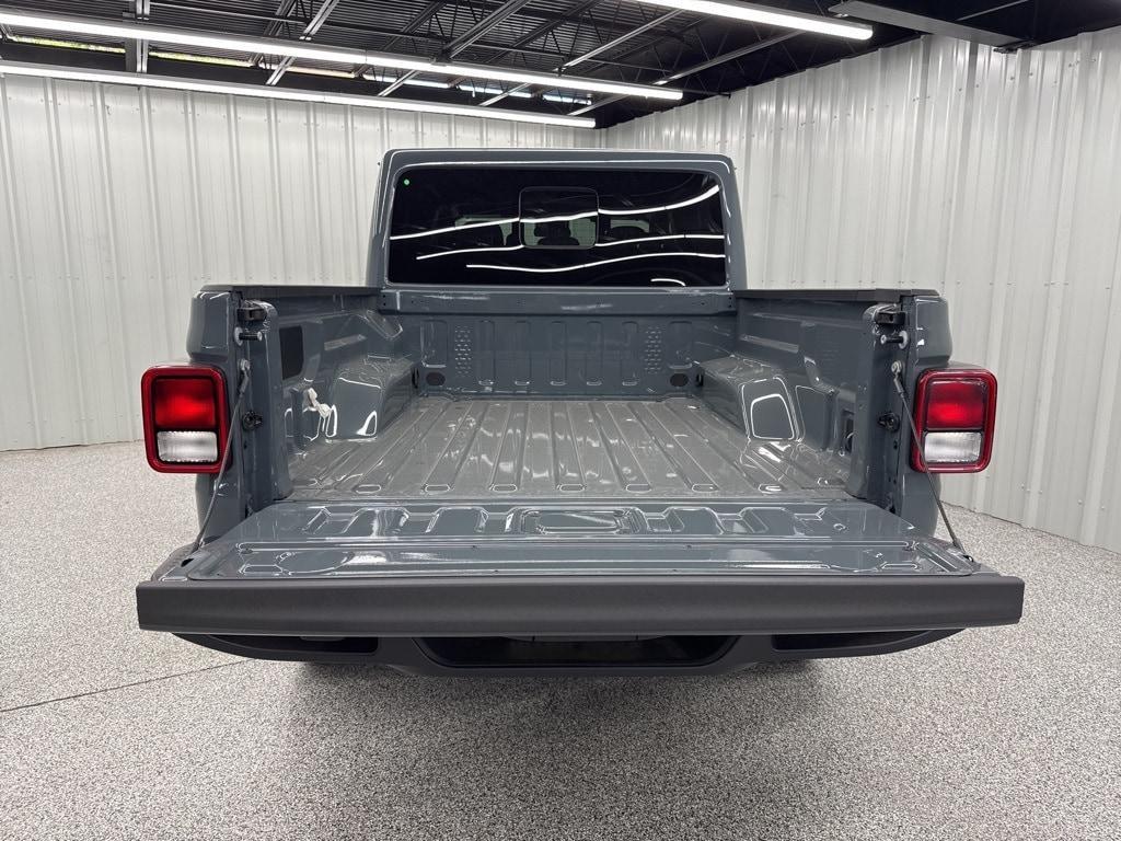 new 2025 Jeep Gladiator car, priced at $45,981