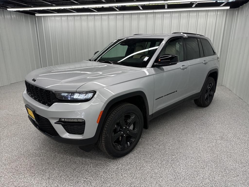 new 2025 Jeep Grand Cherokee car, priced at $49,135