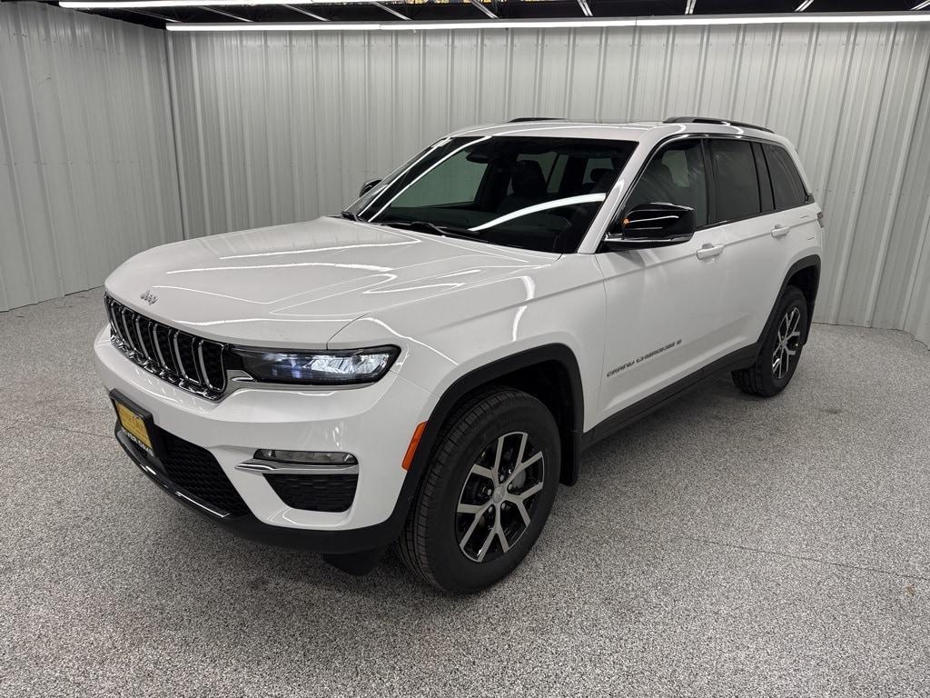 new 2025 Jeep Grand Cherokee car, priced at $42,999