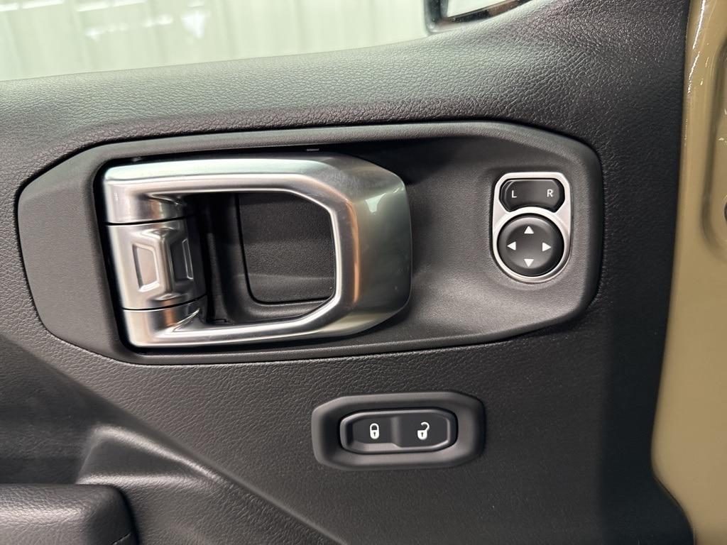 new 2025 Jeep Wrangler car, priced at $39,090