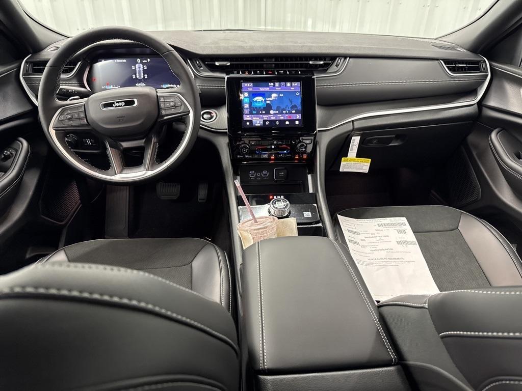 new 2025 Jeep Grand Cherokee car, priced at $42,297