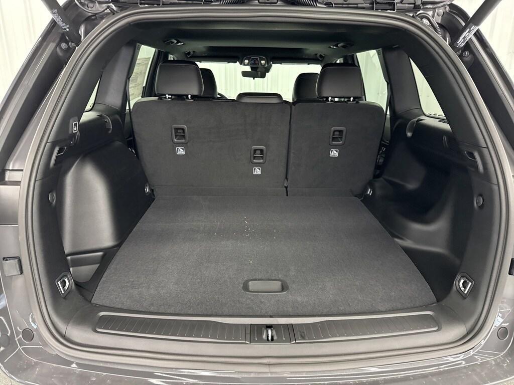 new 2025 Jeep Grand Cherokee car, priced at $42,069