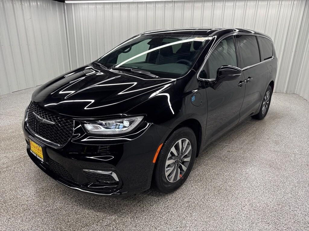 new 2025 Chrysler Pacifica Hybrid car, priced at $45,250