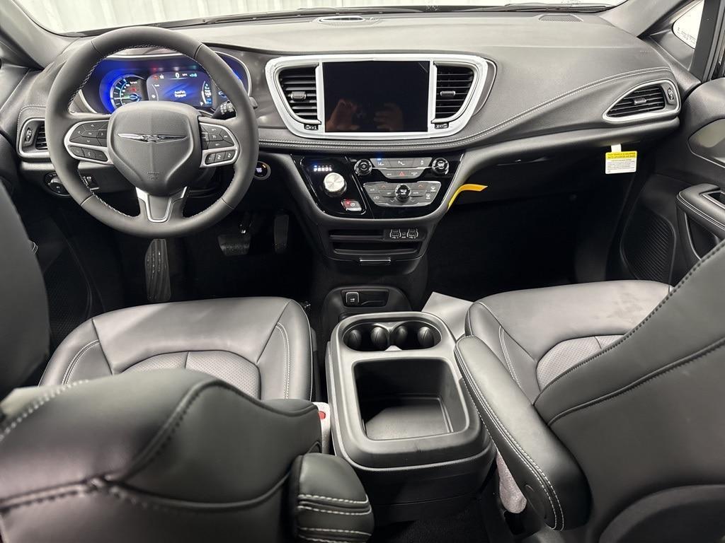 new 2025 Chrysler Pacifica Hybrid car, priced at $45,250