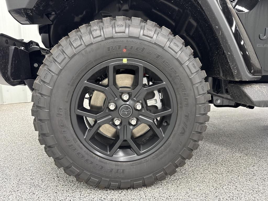 new 2025 Jeep Gladiator car, priced at $40,499