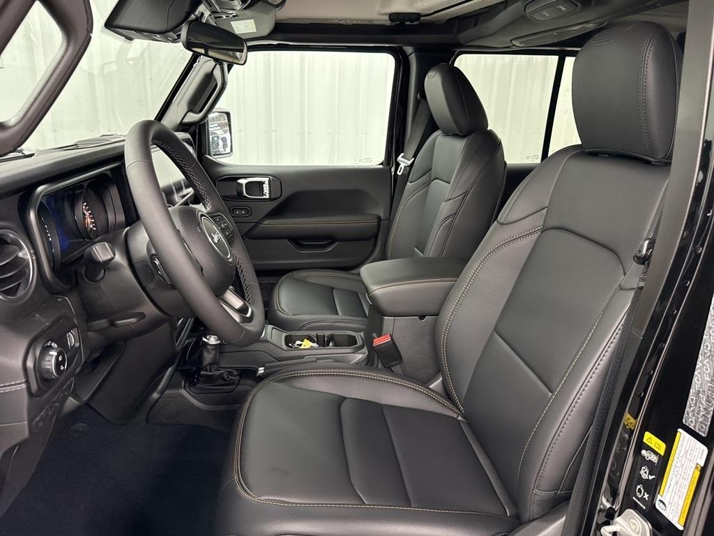 new 2025 Jeep Gladiator car, priced at $44,110