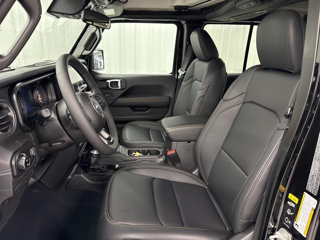 new 2025 Jeep Gladiator car, priced at $47,193