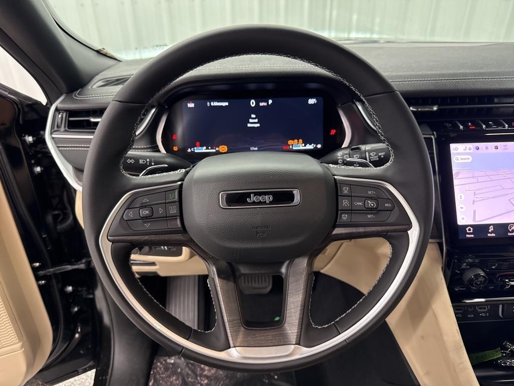 new 2025 Jeep Grand Cherokee car, priced at $40,900