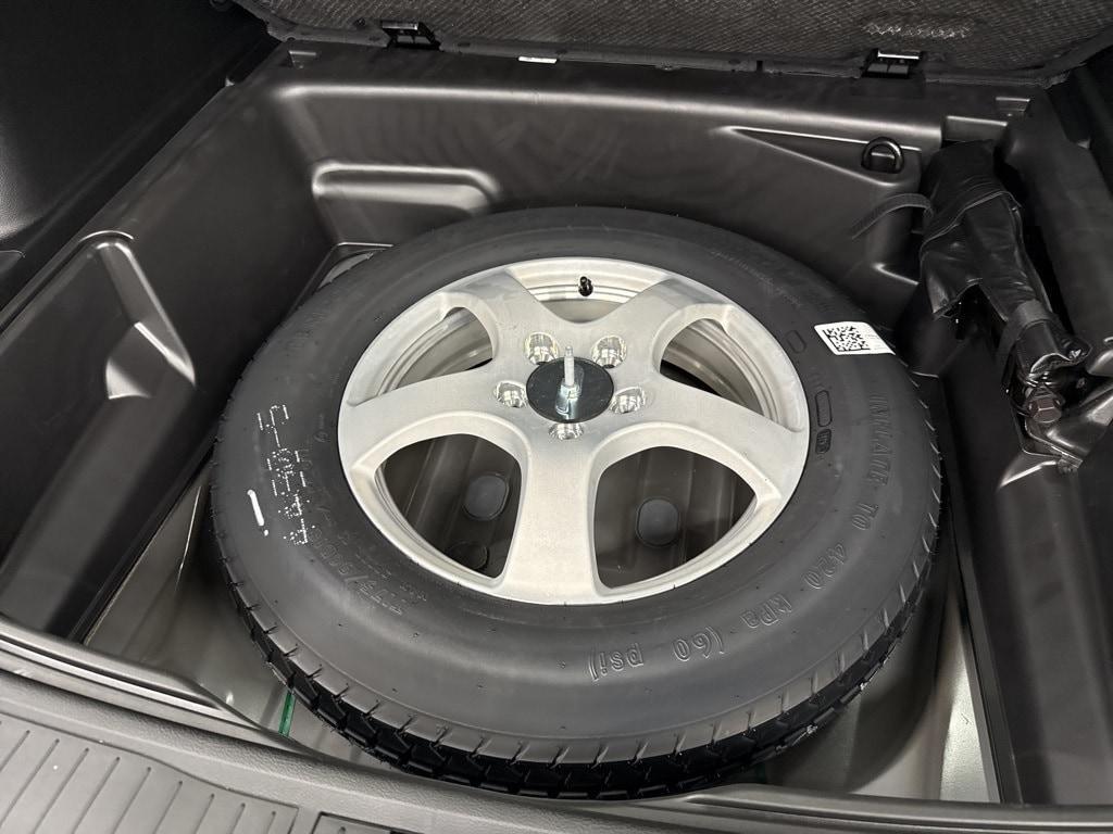 new 2025 Jeep Grand Cherokee car, priced at $40,900